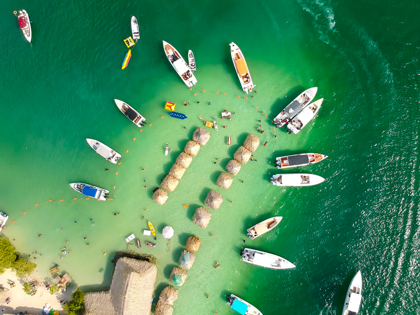 Party on the Rosario Islands: Cholon, Bora Bora & Pao Pao