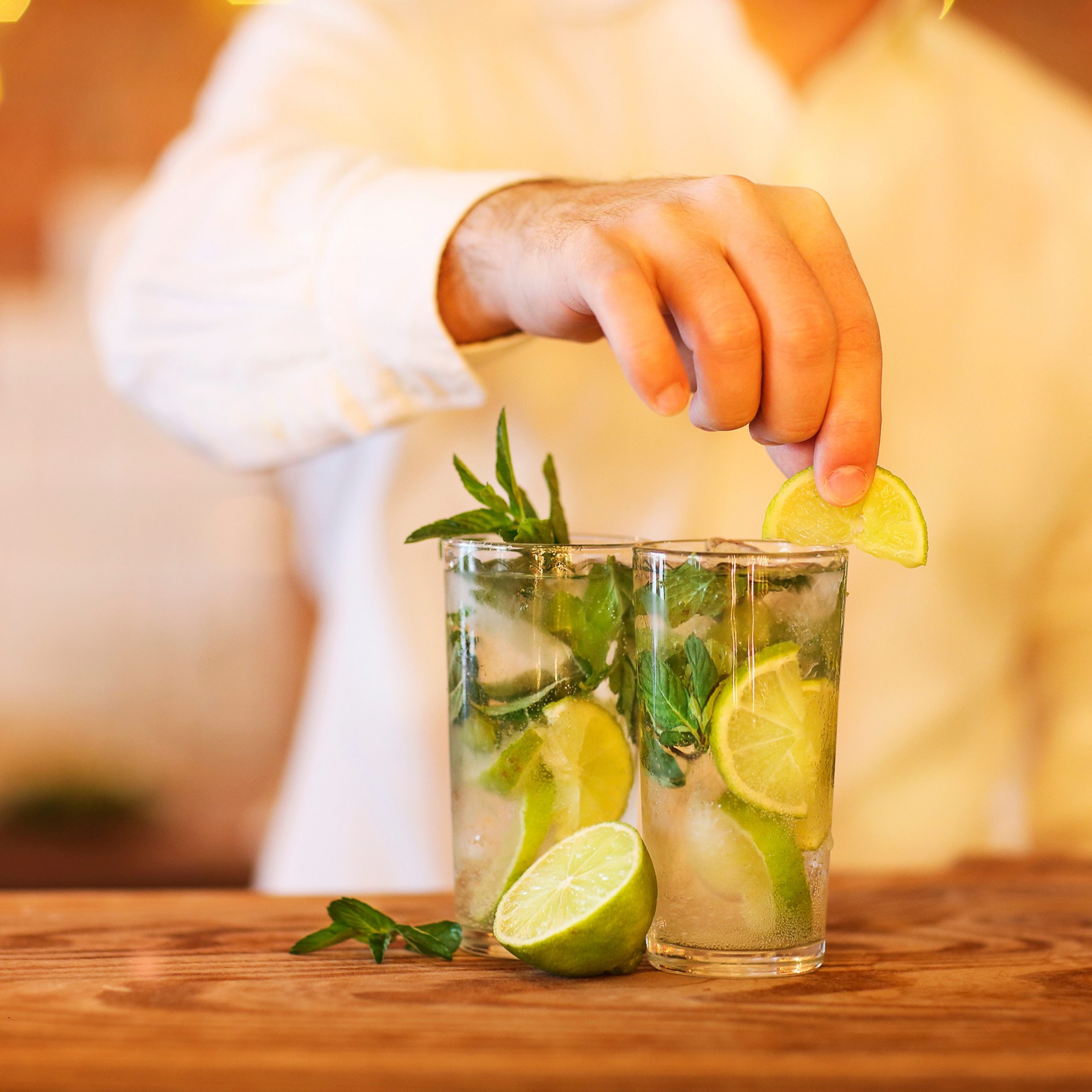Bartender On Board: Tailored Cocktail Service at Sea
